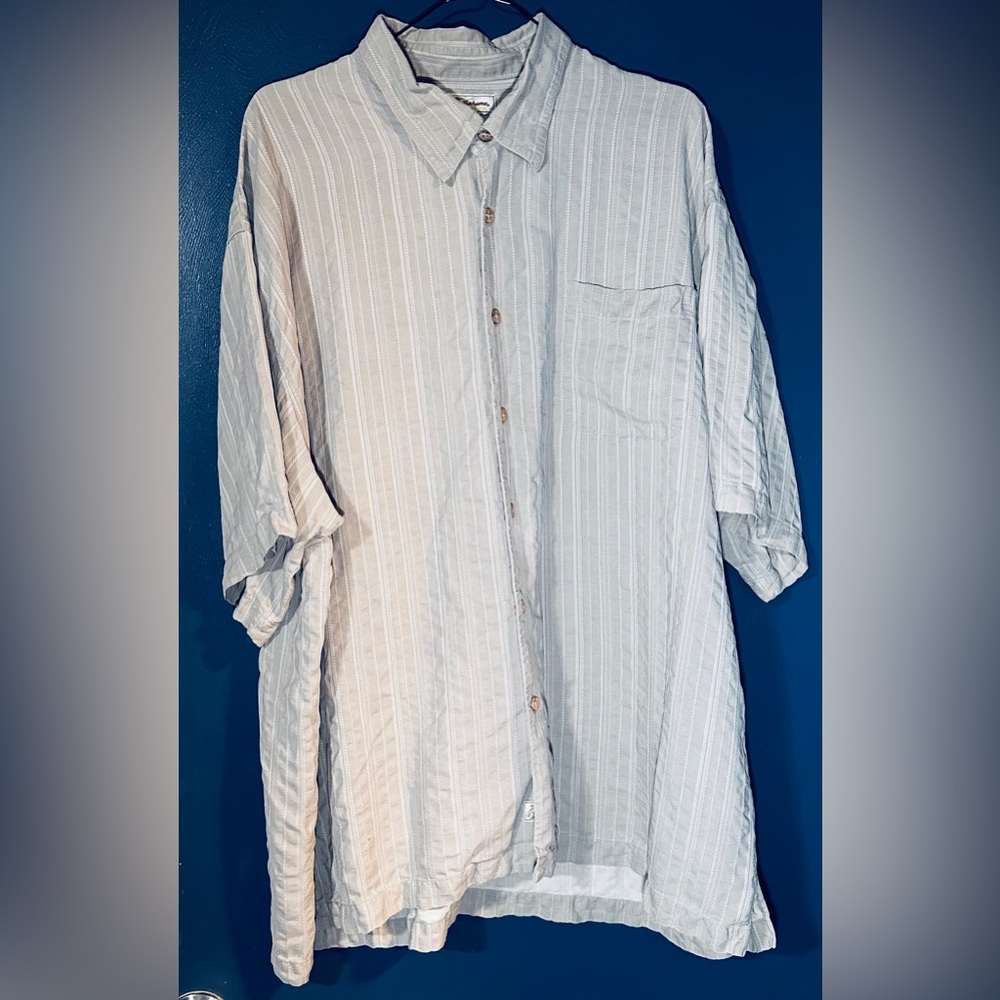 Men’s XXL Tommy Bahama casual shirt